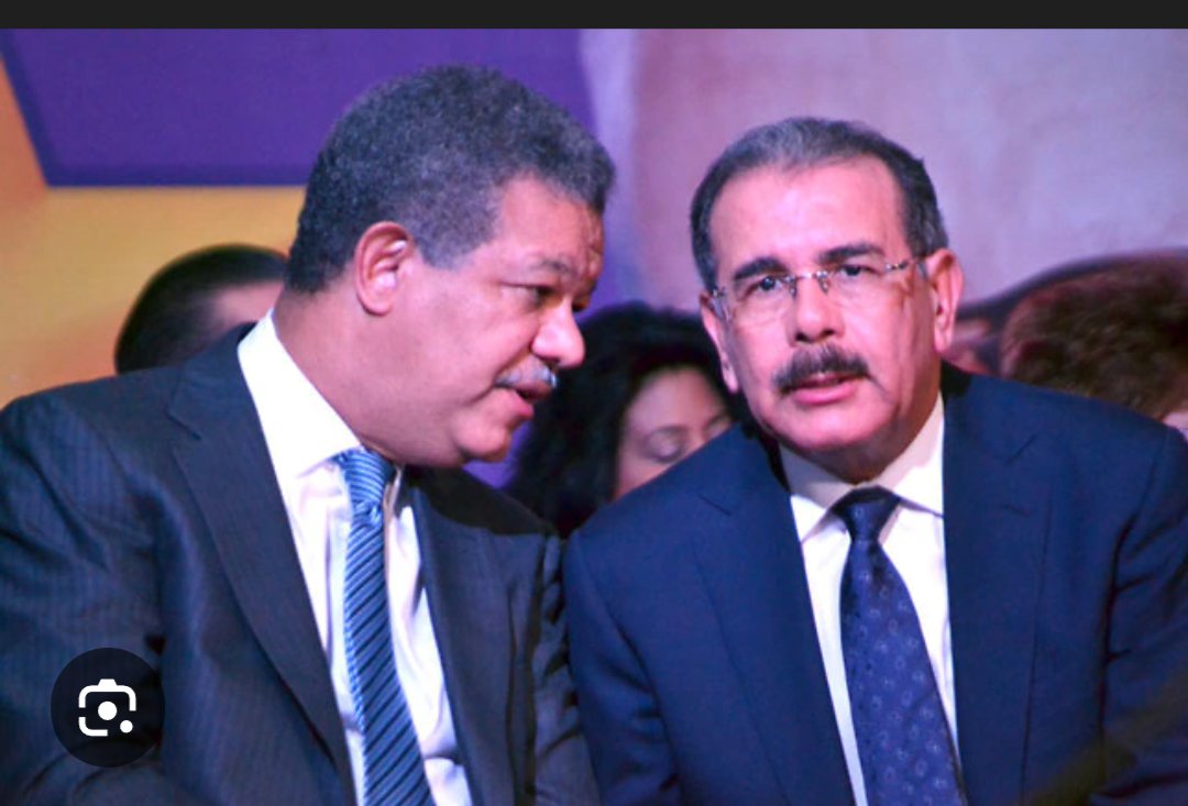 TIENEN LA MALDICIÓN DEL PROCER

Domingo 2 de junio de 1996, lugar Centro Olímpico Juan Pablo Duarte, celebracion del pacto político que se denominó Frente Patriotico Nacional con la presencia de Joaquín Balaguer, entonces presidente de la República, y Juan Bosch, fundador y