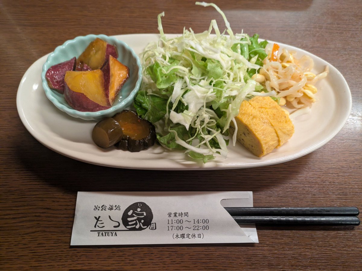 何千回も店の前を通ってるけど初めて入ってみた 選べる二色丼（サラダ付）