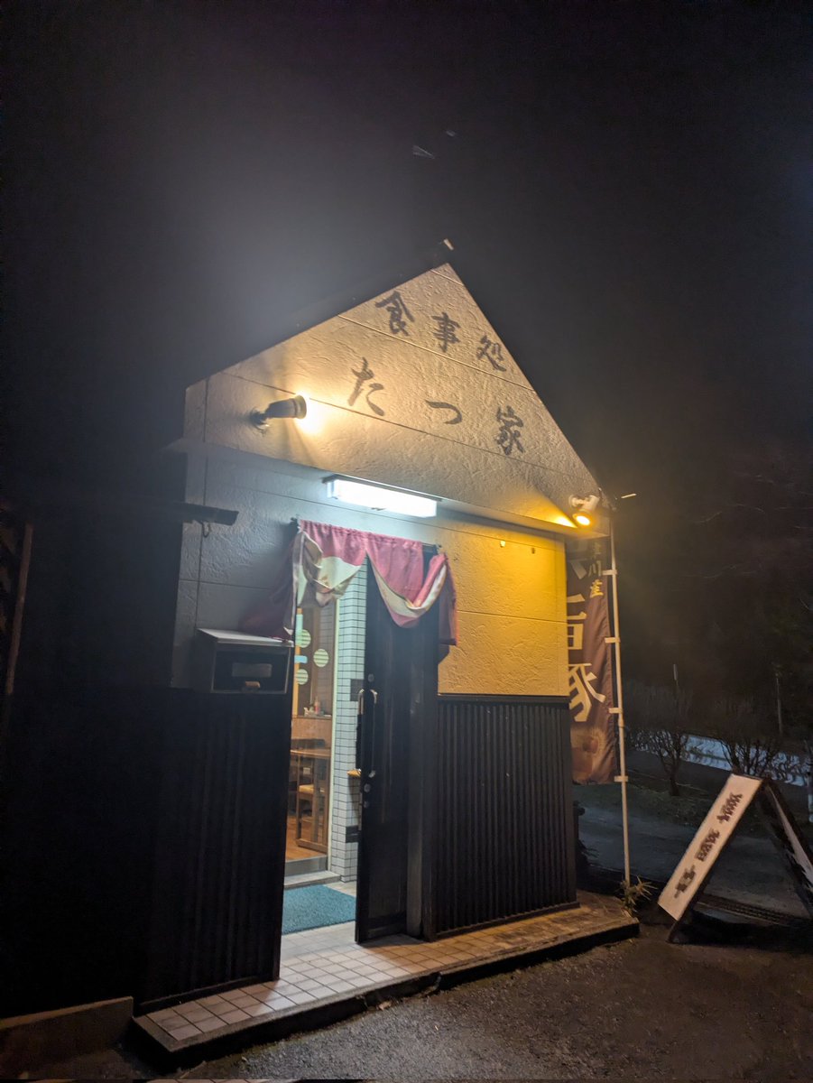 まるよ 何千回も店の前を通ってるけど初めて入ってみた 選べる二色丼（サラダ付）