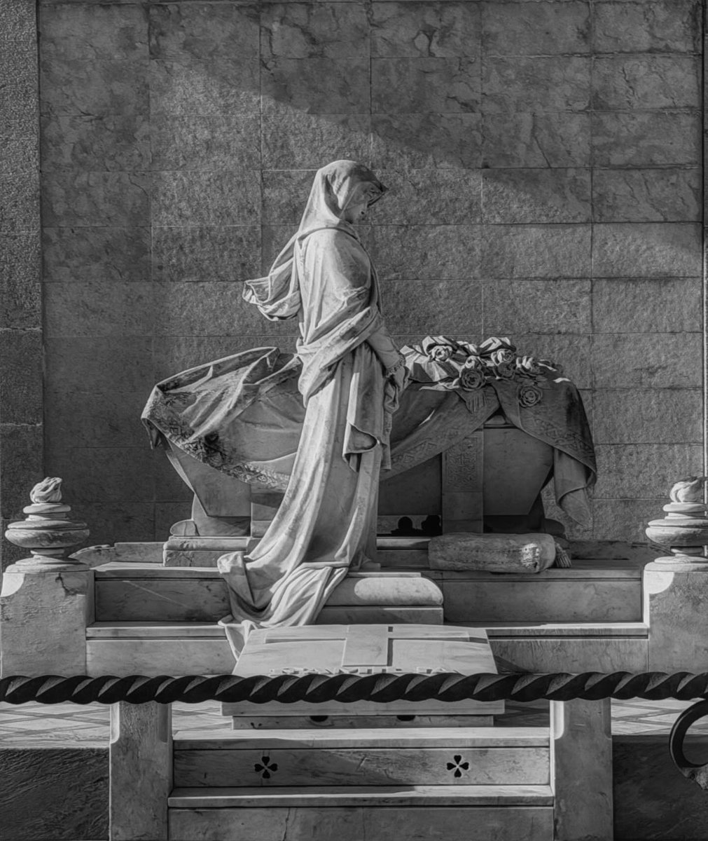 Cementerio de Sant Andreu, Barcelona.
Panteón Familia Martí. Número 4, Dep. 1
Propiedad. Teresa Campmany Marí
Obra: 1895. Leandro Albareda i Petit 
#cementiris #SantAndreu #Barcelona instagram.com/p/DTgAnyzDKsb/…