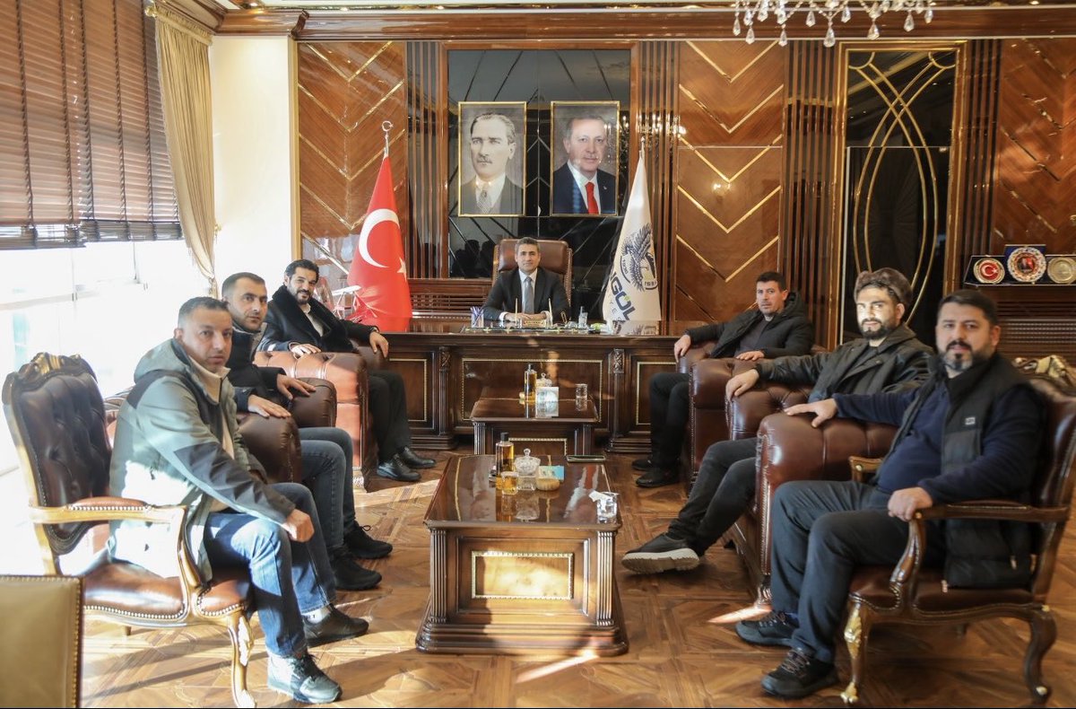 SELAHATTNA12's tweet photo. Bingöl Belediye Başkanımız Sayın Erdal Arıkan’ı, Şoförler ve Otomobilciler Odası olarak ziyaret ettik. Şoför esnafımızın yaşadığı sorunlar ve çözüm önerileri üzerine verimli bir istişare gerçekleştirdik. Misafirperverlikleri için teşekkür ederiz. https://t.co/lpNt1PcY80