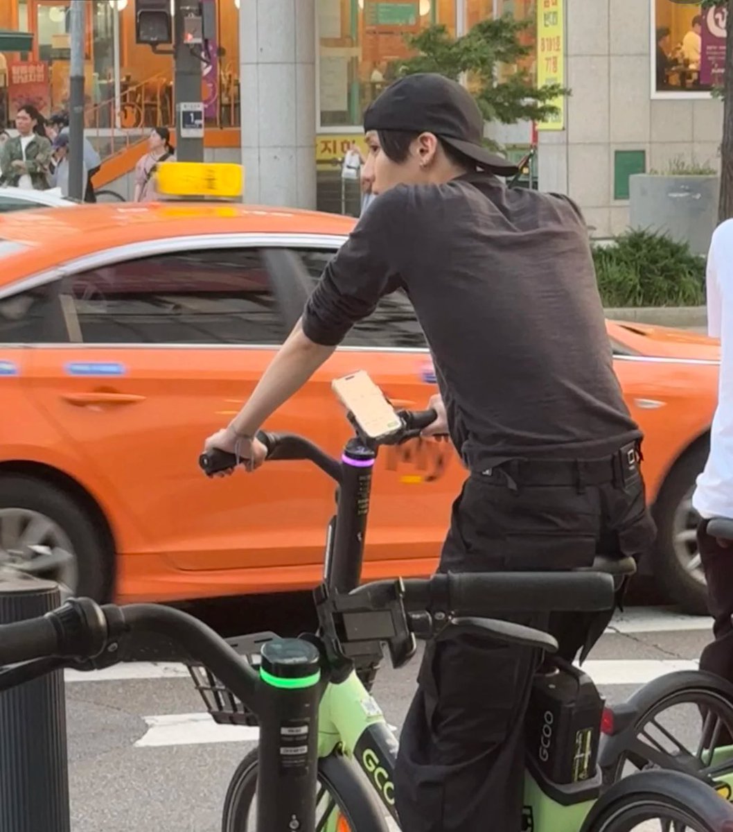 sangwonfairy_'s tweet image. sangwon really loves riding that… sunset enthusiast, ambiance lover, romance connoisseur 🥹♡