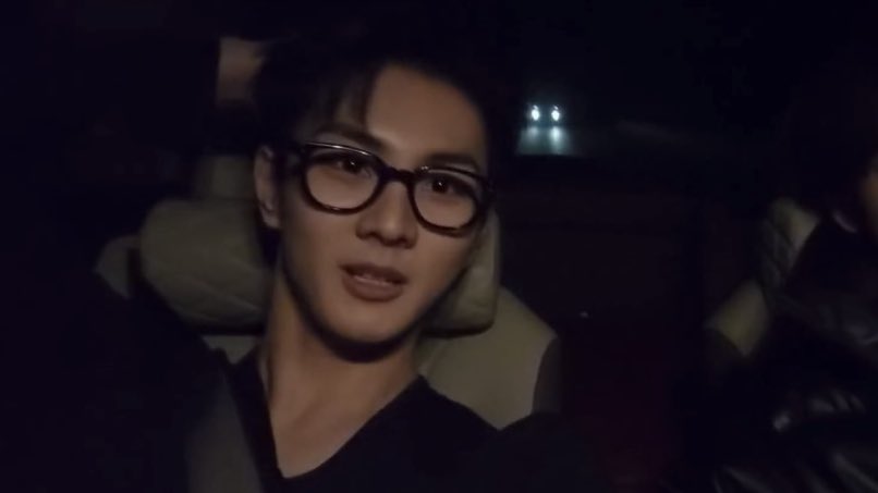 mmpjs_'s tweet image. หล่อจนเผลอหลุดกรี้ดอะ ใครเข้าใจชั้นบ้าง