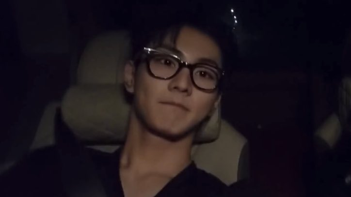 mmpjs_'s tweet image. หล่อจนเผลอหลุดกรี้ดอะ ใครเข้าใจชั้นบ้าง