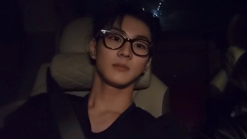 mmpjs_'s tweet image. หล่อจนเผลอหลุดกรี้ดอะ ใครเข้าใจชั้นบ้าง