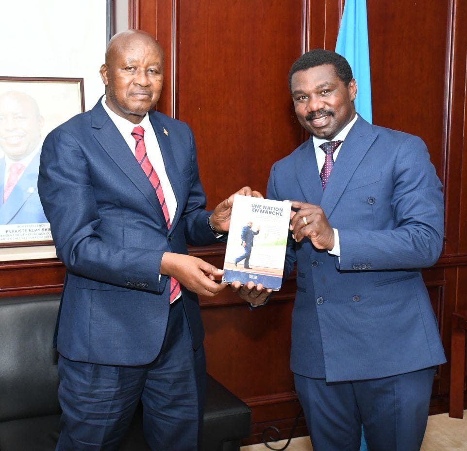 Ce 26janv2026, j’ai eu l’honneur de remettre, avec dédicace, l’ouvrage Une Nation en Marche à Son Excellence le Vice-Président de la République du Burundi.
Ce moment, empreint d’une profonde émotion, a été marqué par ses félicitations et par l’intérêt soutenu qu’il a bien voulu