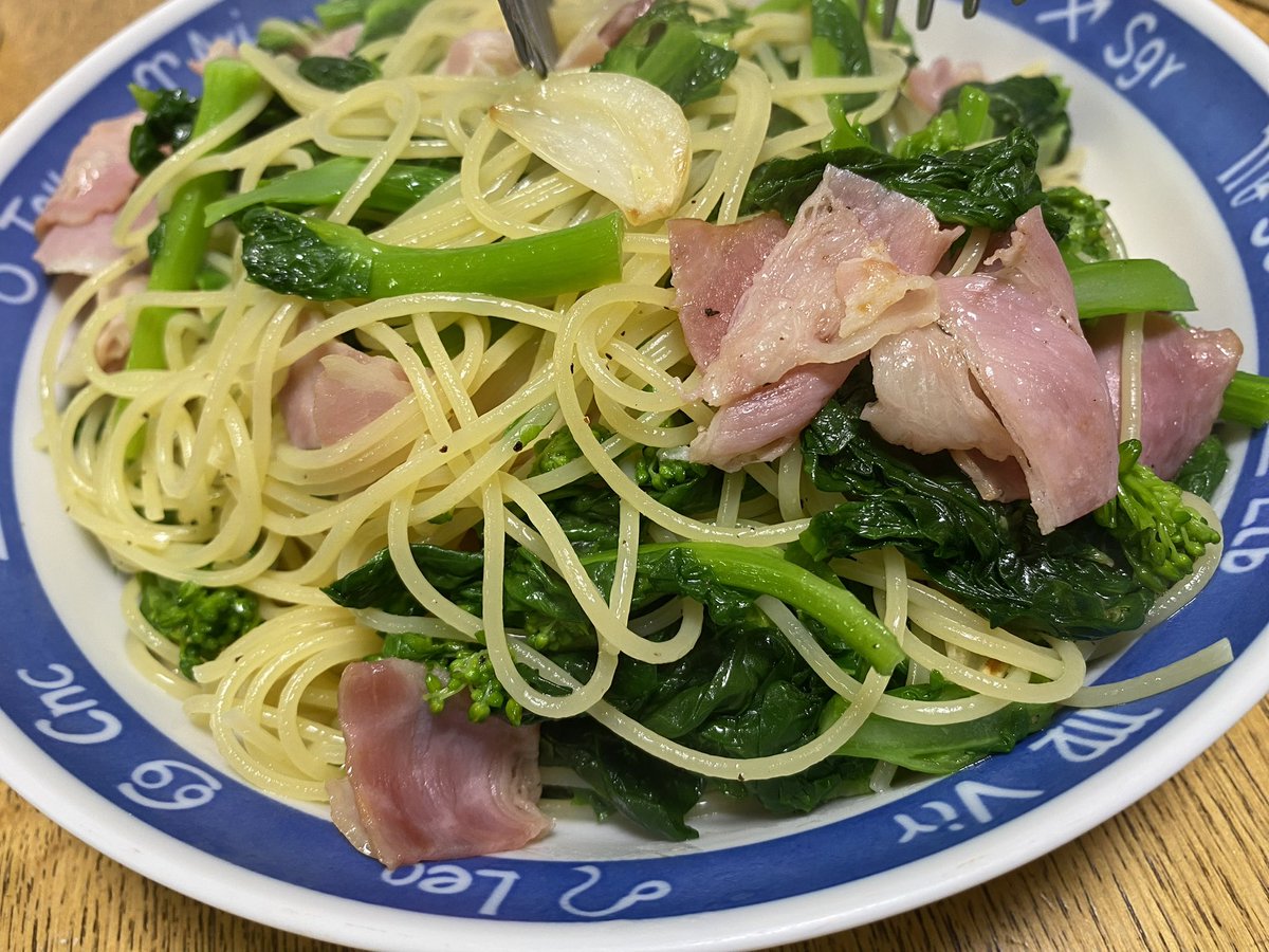 【2026.01.23】浦和方面のコーラス音取り補助に行って、帰り途中に板橋区の（ハンガリー時代の）先輩のおうちへ。赤ワインを持って行ったら、サササッといろいろご飯を作ってくださいました。
この日に限って埼京線を3回使う予定で、夕方も乗りましたが、奇跡的に刃物事件の影響を受けずに済みました。