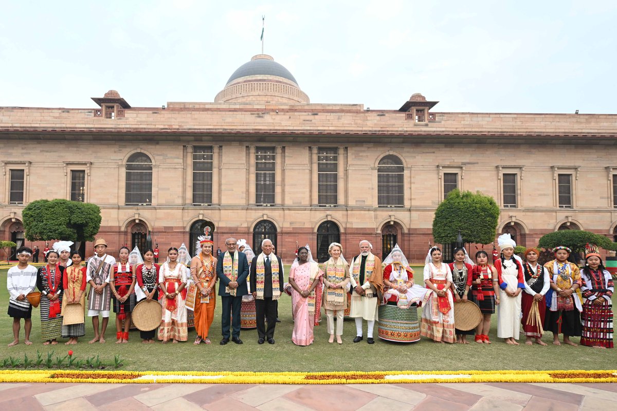 rashtrapatibhvn's tweet photo. President Droupadi Murmu hosted ‘At Home’ reception on the occasion of the 77th Republic Day at Rashtrapati Bhavan. The Chief Guests of the Republic Day Celebration, President of the European Council Mr António Costa and President of the European Commission Ms Ursula von der Leyen, attended the reception. Vice President Shri C. P. Radhakrishnan, Prime Minister Shri Narendra Modi, Former President of India Shri Ram Nath Kovind, Chief Justice of India Shri Justice Surya Kant, Speaker Lok Sabha Shri Om Birla, Union Ministers, Leader of Opposition in Rajya Sabha and in Lok Sabha, eminent citizens who have made remarkable contributions in different fields and beneficiaries of various developmental programmes of the Government were also present on the occasion. The guests enjoyed the vibrant artistic and cultural elements as well as the cuisine of the North Eastern states of India.