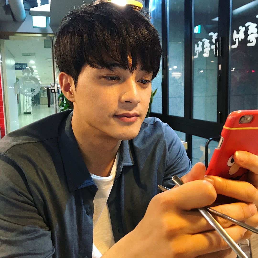 Vwieffe's tweet photo. 크라임씬 공식 또라이 김지훈 https://t.co/3T7WAD6cJa