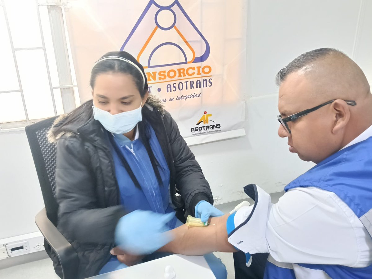 #hoy y hasta el viernes 30 de enero, de 6:00am a 10:30am, realizamos campaña de toma exámenes de perfil lipídico (colesterol, triglicéridos, glicemia) en la
<a href="/TerminalBogota/">Terminal de Transporte de Bogotá</a> salitre, área operativa, ¡invitamos a participar toda la población de conductores! 🩺👨‍⚕️ 🚍