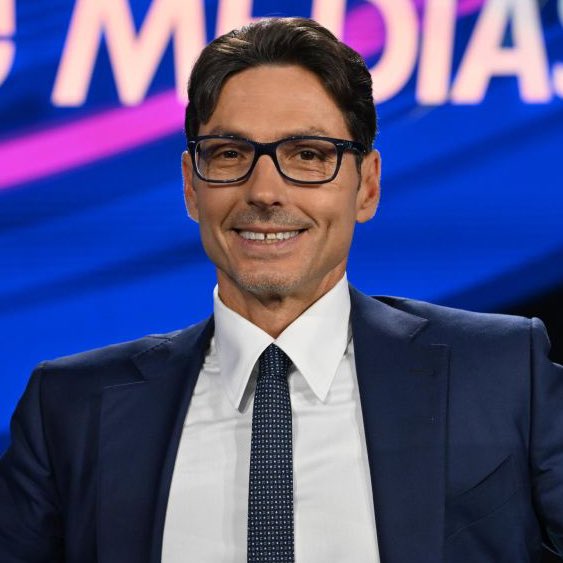 cheariatira's tweet image. 📣 IL GRANDE FRATELLO VIP NON SI FERMA: Il celebre reality ritornerà in onda prossimamente, Piersilvio ha dato l’ok nonostante il clamore suscitato dalle accuse di Corona a Signorini.

In pole position per la conduzione Ilary Blasi.

#AscoltiTv