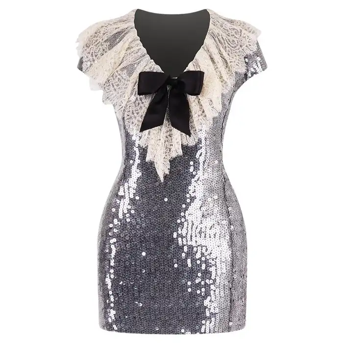 NEWSJENNlE's tweet image. 📸 260126 #JENNIE wears Chanel Autumn ’94 Grey Sequin Dress With Lace Collar for her solo stage at DEADLINE TOUR - HONGKONG D3