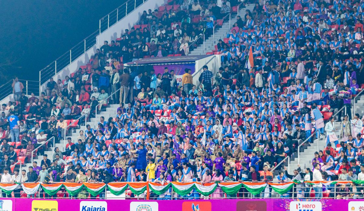sports_odisha's tweet photo. It's magical at Kalinga tonight ✨

#HeroHockeyIndiaLeague #BigIsBack #IndiaKaGame #JazbaJeetKa #HIL #OdishaForHockey #PadiaToPodium https://t.co/ibb8hGi9TM