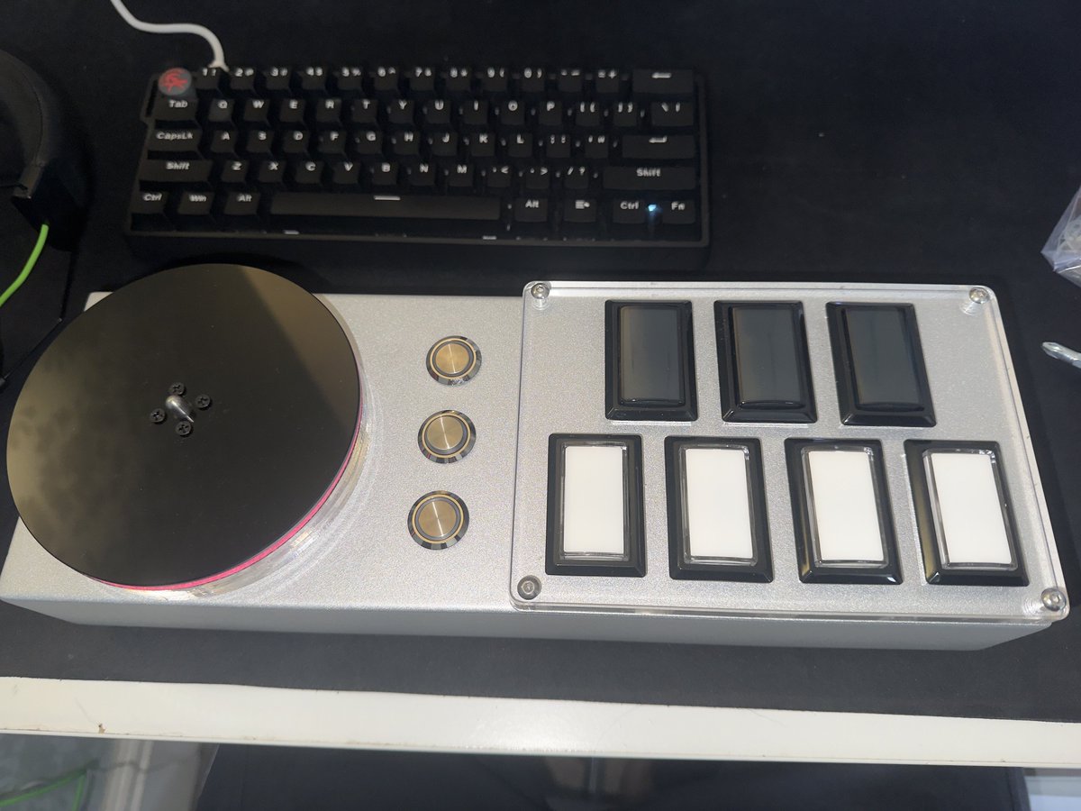 underscoredusk's tweet photo. New controller family member https://t.co/Pmv3ZK3Da3