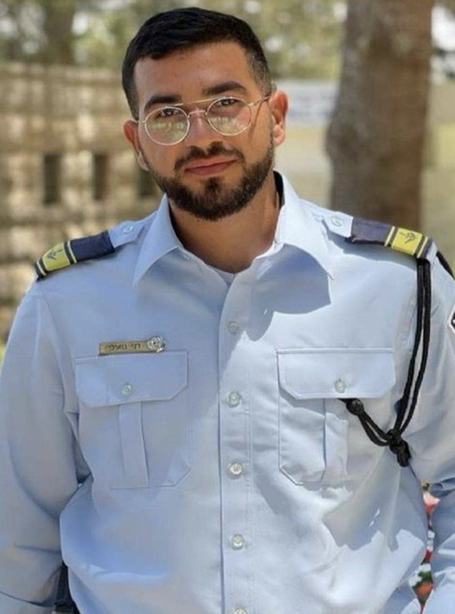 65347_osnat's tweet image. בעיניי זה לא מקרה שלוחם יס״מ
הוא החטוף האחרון 
להזכיר לנו את גבורת שוטרי ישראל 
את העובדה שב7/10 הם היו שם
ראשונים כחוד החנית 
לנצח תזכר גבורתם בדברי הימים של 
עם ישראל 
רס״ר רני גואילי הוא סמל ומופת 
לגבורה עילאית 
עם ישראל מצדיע לך 🫡
נח על משכבך בשלום גיבור ישראל 
השם יקום דמך