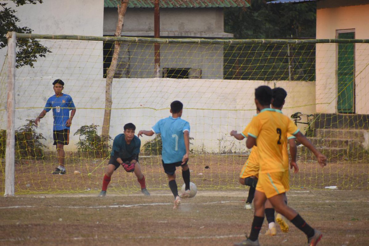 DrNumal's tweet photo. Attended the opening football match organised by Resakhidi United Sports Club, Chokihola. Phonglangpi vs Koilamati marked a spirited start, reflecting strong community support and love for grassroots sports.
#Football #GrassrootsSports #Chokihola #KarbiAnglong https://t.co/y4ZSWBXAbe