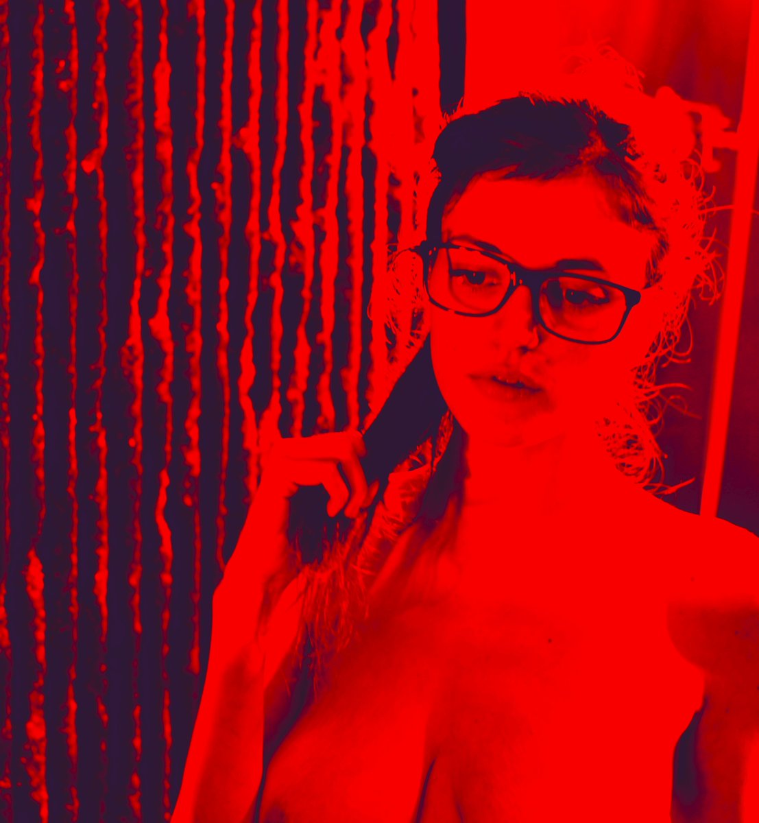 iquit0s's tweet photo. #glamourmodel #boudoirphotography #sexy #worldbestwoman #nudephotography #portrait #sensual #body #portraitphotography #erotic #glasses #babes #boudoir #glamour #sensuality #charm #shoot #shooting #model #PhotoMode #mode #fashion #modèle #girl #glamour #red #lunettes #rouge https://t.co/DFRCwxaMpS