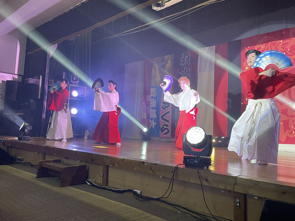 3/29（日）14時から1時間中野みやび歌謡ショー！！！章劇さんのお芝居と舞踊ショーの間に歌います。前方にいつもの皆さんがいてくれると心強いです🙇‍♀️劇団のファンの方もいらっしゃいますのでご予約はお早めに💜章劇さんは観劇したことあって楽しみ〜偶然現地で輝さんを観劇した時の6-2からの眺望です👀