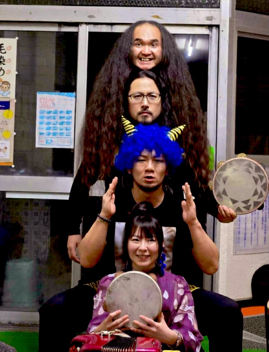 katokanako's tweet photo. アコましておめでタンバリンvol.4
タンバリン田島隆
ガチタンバリン大石竜輔
アコーディオン都丸智栄
アコーディオンかとうかなこ

4年目の今年も
本当に
強烈な人たちでした

この人たち
変態な天才たちすぎる

よーー笑った‼️

また来年‼️ https://t.co/lJISR2B8Qe