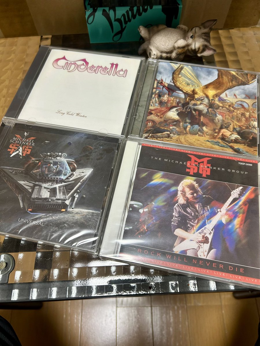 Hi,guys.
How was your day?
I listened to these CDs on January 26th, 2026.

Long Cold Winter / Cinderella🇺🇸
#TomKeifer
In the Court of the Dragon / Trivium🇺🇸
#MattHeafy

Universal
Rock Will Never Die
Michael Schenker Group

Good night, friends.
See you tomorrow.ヽ(・∀・)