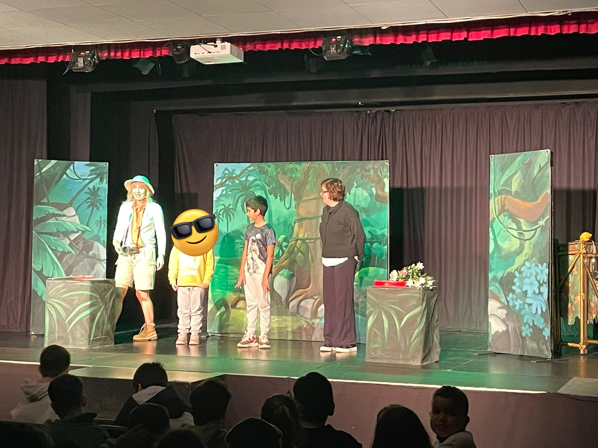 ESC_IsidreMarti's tweet image. Theatre in English de 2n cicle a @L_Avenc . Great fun with Tarzan! Thank you @ipaproductions_  🎭🤗