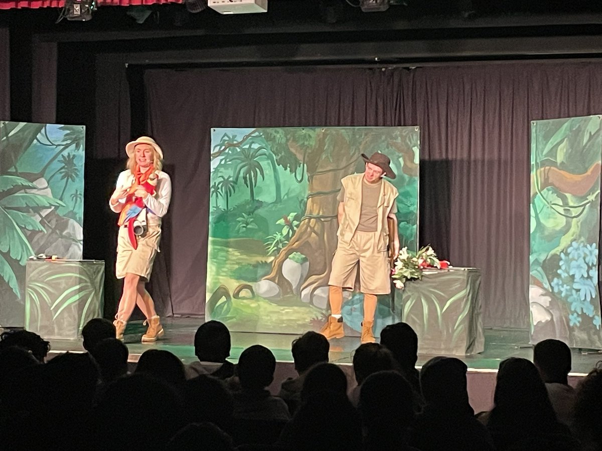 ESC_IsidreMarti's tweet image. Theatre in English de 2n cicle a @L_Avenc . Great fun with Tarzan! Thank you @ipaproductions_  🎭🤗