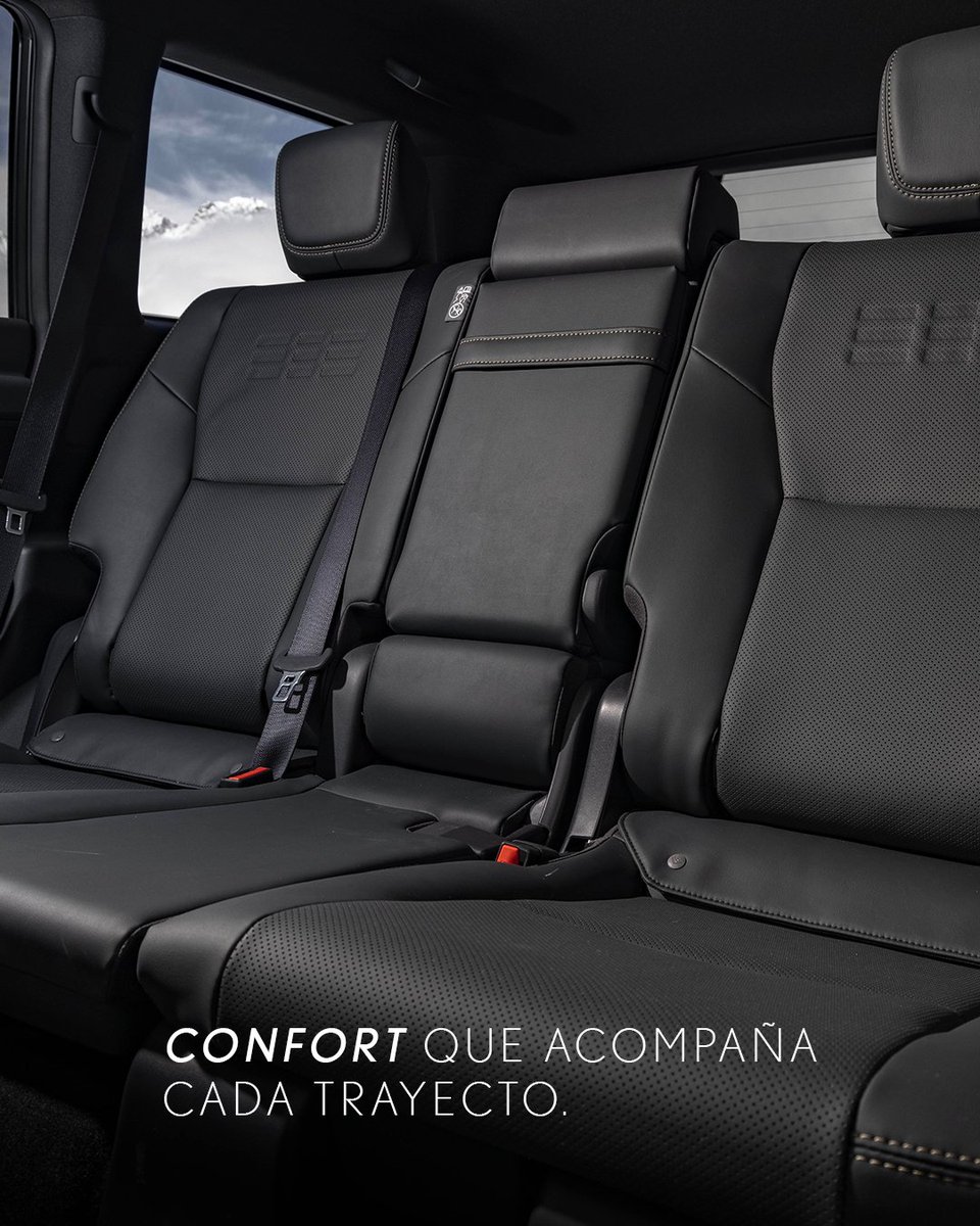 Lexusrp's tweet image. En el GX, la experiencia se construye desde adentro.
Cada detalle, cada material y cada decisión están pensados para que el camino se sienta natural, preciso y en equilibrio.
#SiénteteLexus