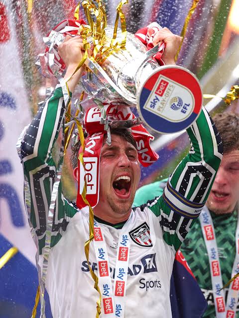 All the very best to Dan Neil when he goes. A shining light in what was an absolutely dross time in the L1 years. A player who stuck around when Donald and Co were destroying our academy. A mackem who lived our dream and captained his club to the Premier League. #SAFC