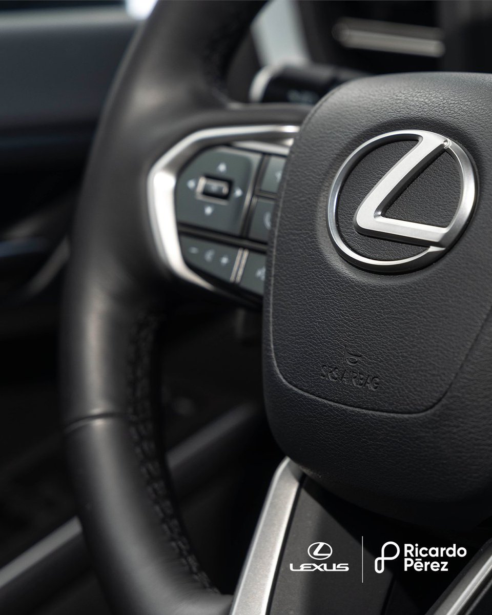 Lexusrp's tweet image. En el GX, la experiencia se construye desde adentro.
Cada detalle, cada material y cada decisión están pensados para que el camino se sienta natural, preciso y en equilibrio.
#SiénteteLexus