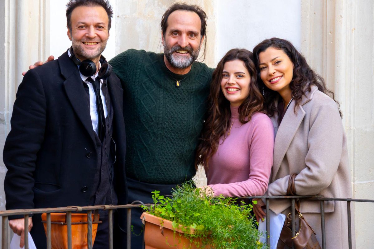 DTural's tweet photo. HAYALET SEVGİLİ İTALYA LECCE’DE SETE ÇIKTI!

Oyuncu kadrosunda Timur Acar, Özlem Gezgin ve Müjde Uzman’ın yer aldığı Hayalet Sevgili İtalya Lecce’de sete çıktı.

İstanbul’dan İtalya’ya uzanan özgün bir aşk hikayesi anlatan Hayalet Sevgili filminin yönetmeni Ali İlhan, senaryosu ise Barış Yücedağ’a ait.