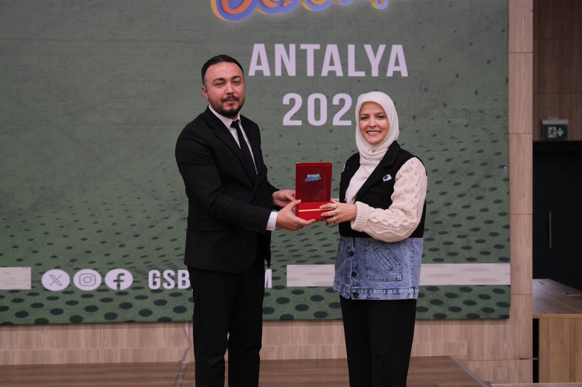 Prof. Dr. Esma Dumanlı Kadızade, “Etkili Öğretmenlik Eğitimi” ile Eğitimciler Kampı kapsamında öğrencilerimizle buluştu. 

Eğitimde açıklık, önemsenmek, karşılıklı ihtiyaç, sağlıklı sınırlar ve empati temelli öğretmen-öğrenci ilişkisinin önemine dikkat çekti.

#KYGMKışKampları