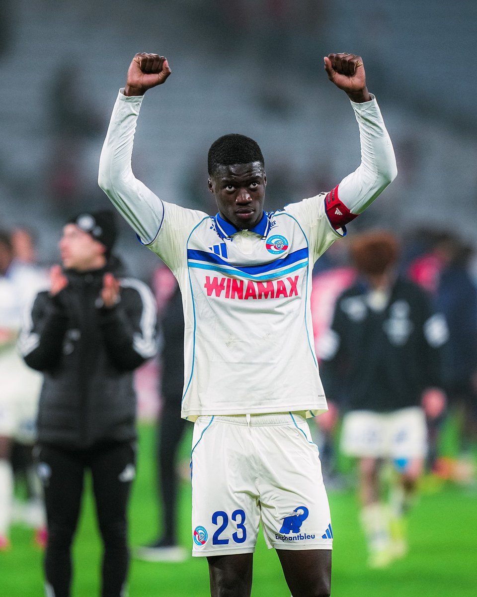 vision_barca's tweet photo. Le Fc Barcelone surveille également le jeune Défenseur sénégalais très prometteur Mamadou sarr 🇸🇳 https://t.co/FiJBqphHeK
