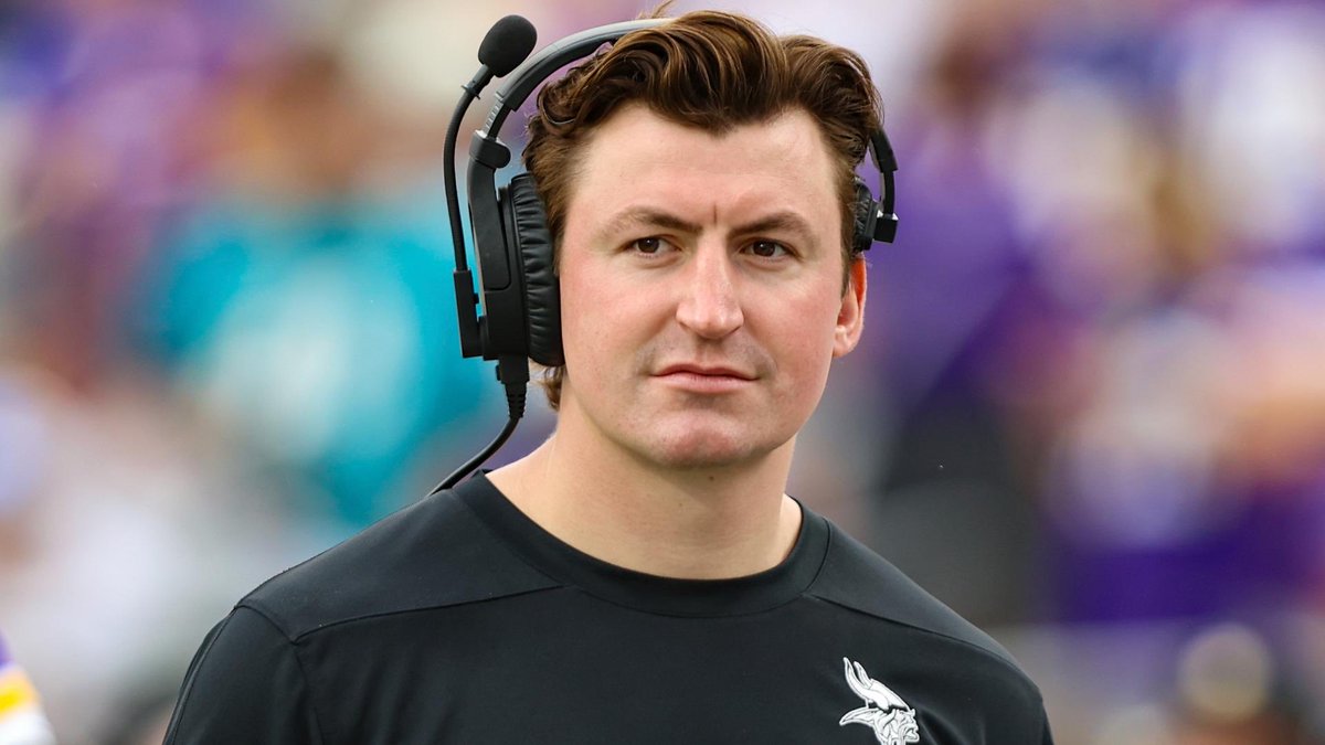#Jaguars OC Grant Udinski has removed himself from the #Browns coaching search, per sources.