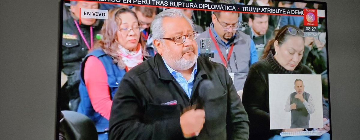 armando_bueno's tweet photo. Alguien sabe quien es este te portero?.... 

Me llama muchísimo la atención que durante casi 10 minutos estuvo preguntando sobre 4 temas diferentes y nadie mas preguntaba nada.

Super amañada su mañanera.... https://t.co/pfrRXOeBWH