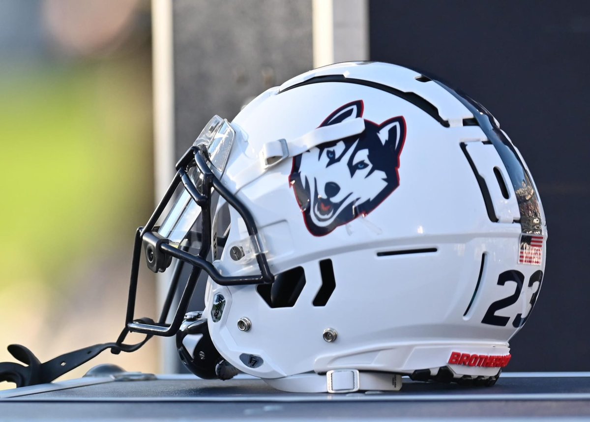 Sincereal_'s tweet photo. #AGTG I am extremely blessed to receive a D1 offer from @UConnFootball !!! @EdgewaterFB @Kenny79_ @CoachAChappell
@coachpsb @WeGetYouOffers
@Coach_Streeter @coachlynch42 https://t.co/3DyV7aInXz