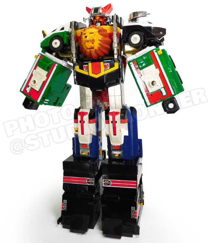 ライブコンビネーション5・スーパーライブロボ。 今ここに5人の戦士