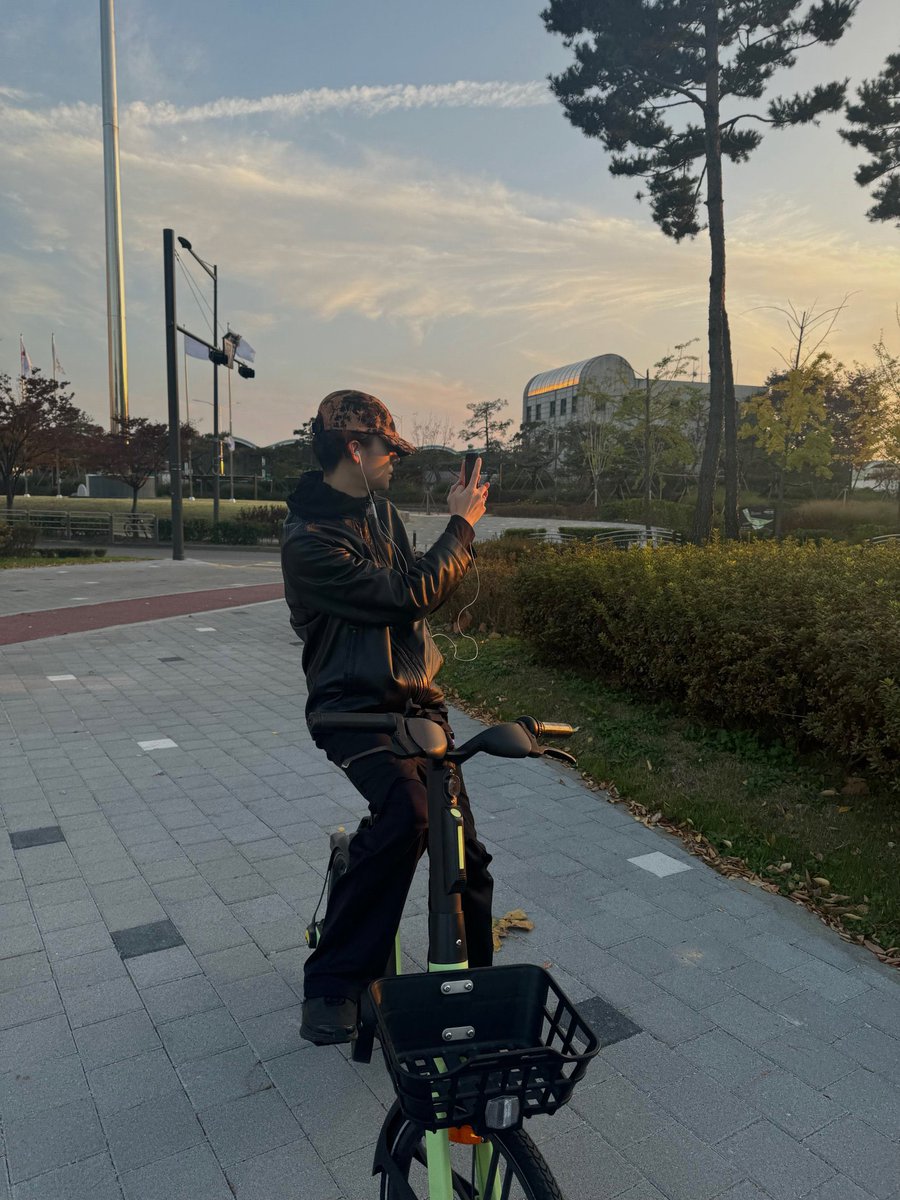 cloudwon_'s tweet image. cocok bgt sumpah kita sepeda date di tmii yukk😙