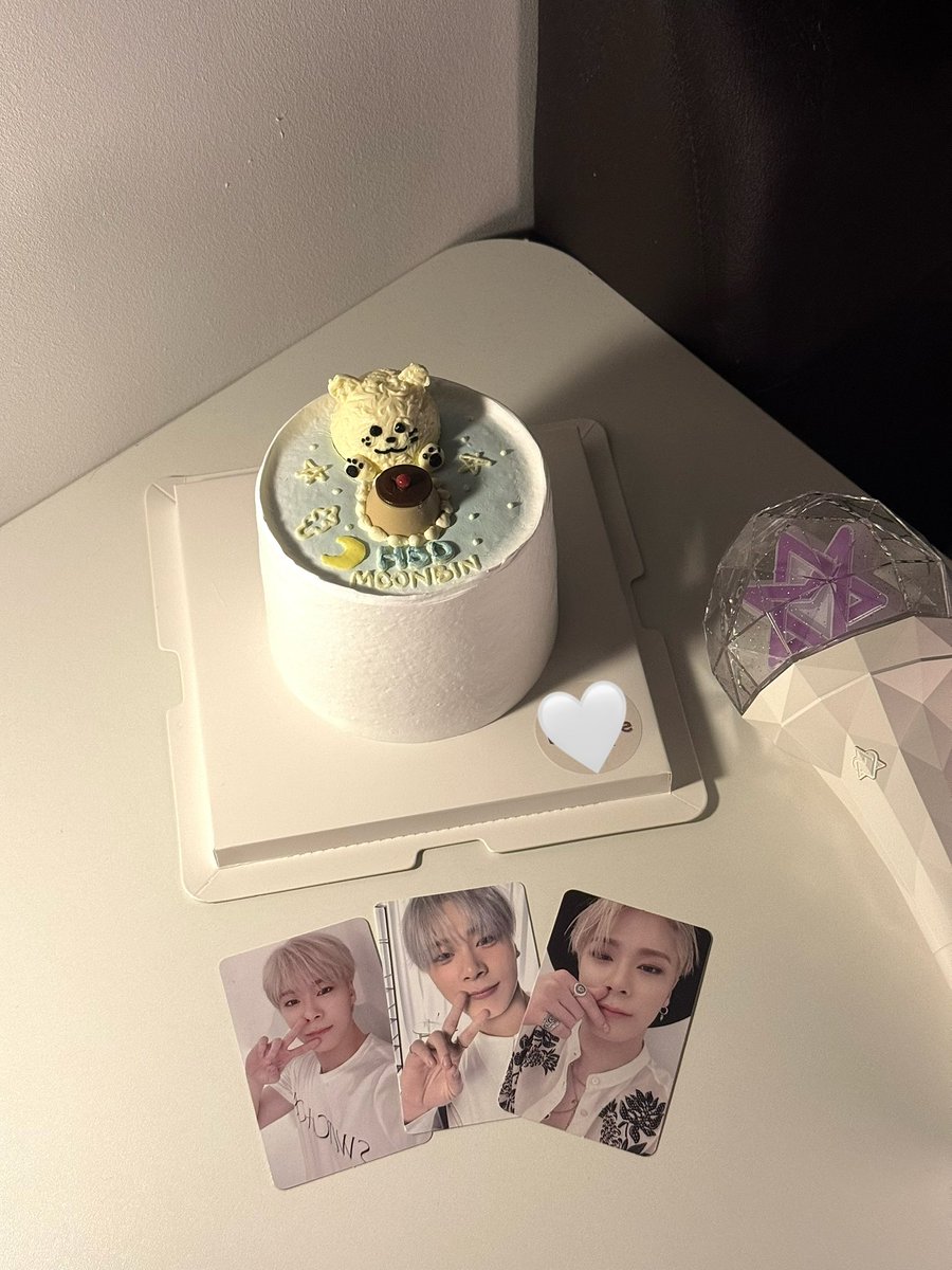 binnieastroha's tweet photo. happy moonbin day🎂🐈‍⬛🌙

반아 생일축하해🤍
i love you
and i miss you, the most.

#아스트로 #문빈 #ASTRO #MOONBIN
#언제나_빛날_너에게_빈아생일축하해 https://t.co/xqCwOnjUFk