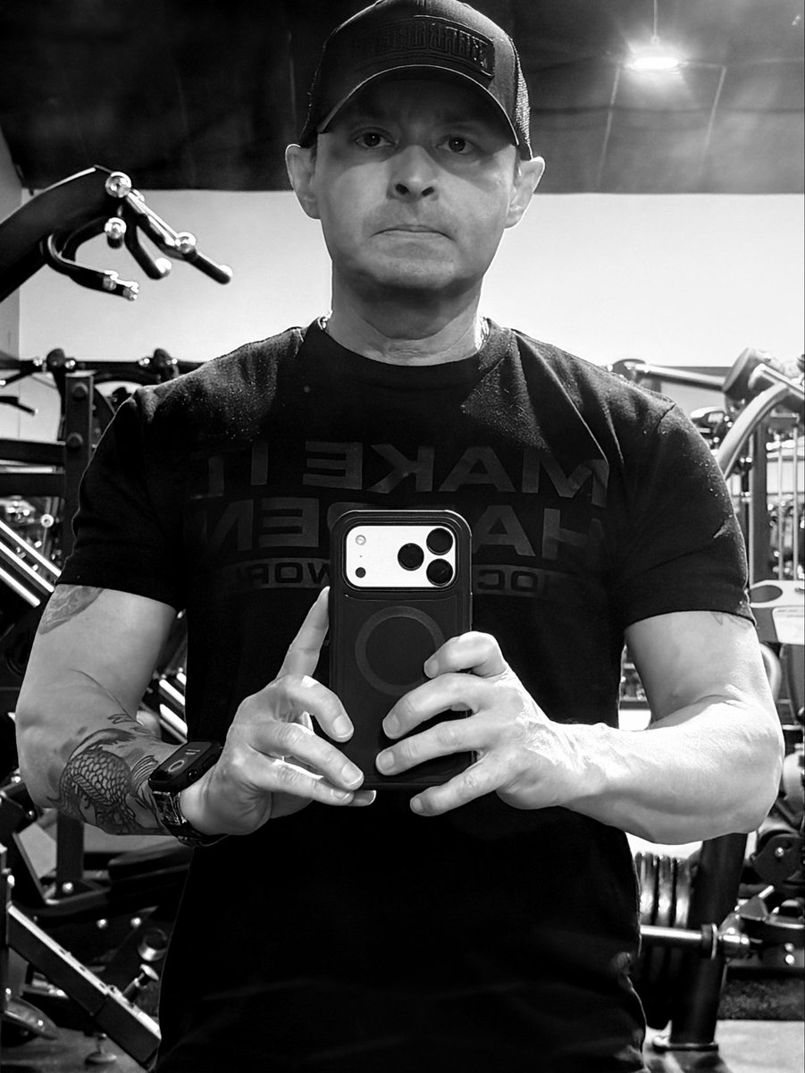 Push Day done and the black and white is how I felt today.I should have rested as I felt depleted from yesterday.BG kept dropping but I managed.#MyT1DLIFE💉💪🏼