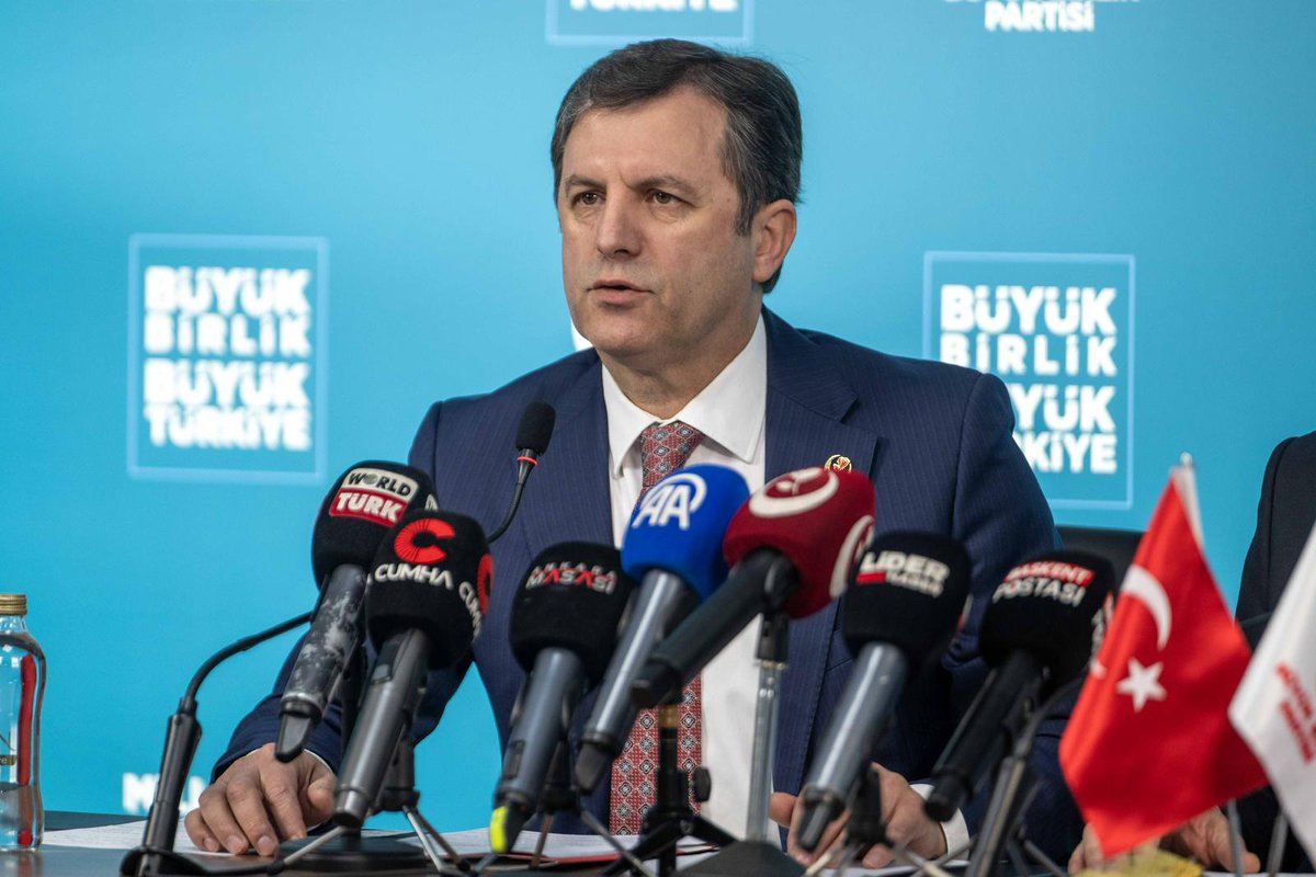 bbpgenelmerkez's tweet image. Genel Başkan Yardımcılarımız Sayın Türker Yörükçüoğlu ve Sayın Prof. Dr. Emin Serin, #Şam ziyaretlerinin ardından düzenledikleri basın toplantısında, gerçekleştirdikleri temaslara ilişkin değerlendirmelerini kamuoyuyla paylaştı.
