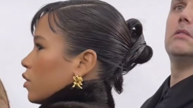 kissyearly's tweet photo. oh she loves an updo https://t.co/jpO1kWyVsP