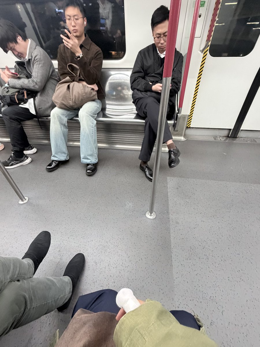 glasses man tweet media