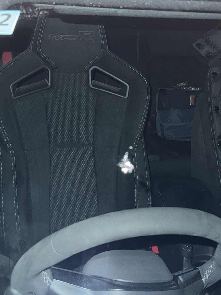 oki765LT's tweet image. 工事が多すぎて
デカい石が飛んで来た😫