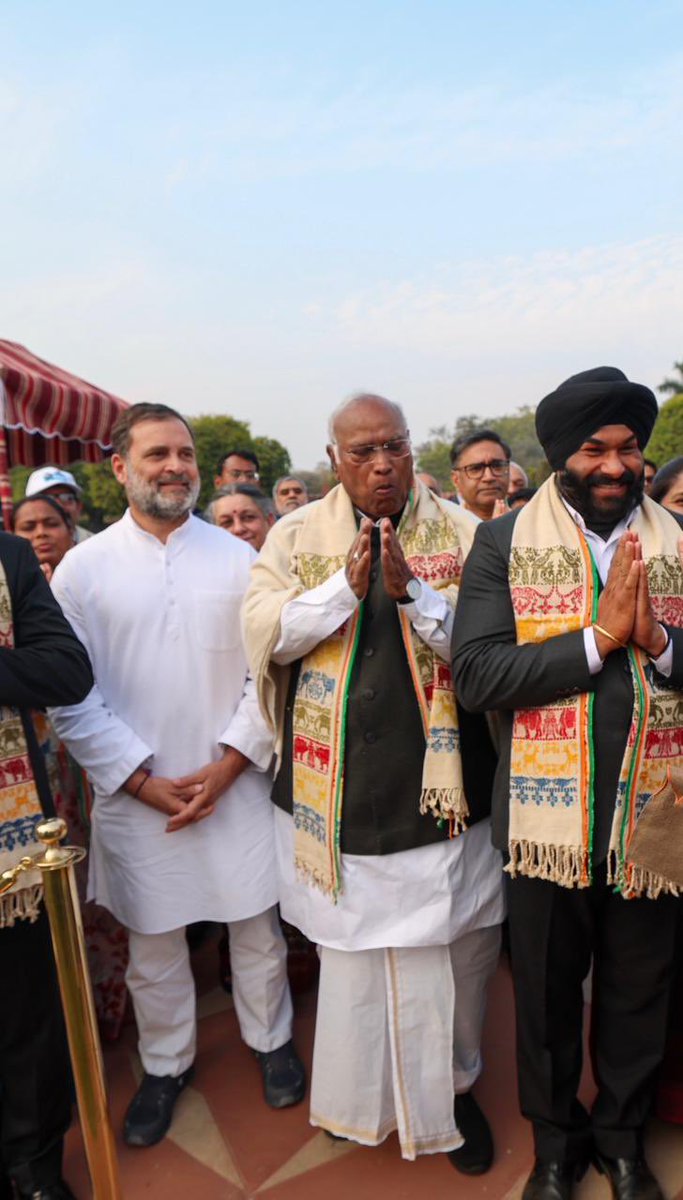amitmalviya's tweet photo. At today’s At-Home Reception at Rashtrapati Bhawan, the theme proudly celebrated the North-East.

From the Prime Minister to E.U. leaders and foreign envoys, all guests wore the traditional North-Eastern Patka as a mark of respect and inclusion.

Only Rahul Gandhi chose not to wear it, despite being reminded twice by President Droupadi Murmu herself.

Respect for India’s diversity isn’t selective. It’s a choice.
