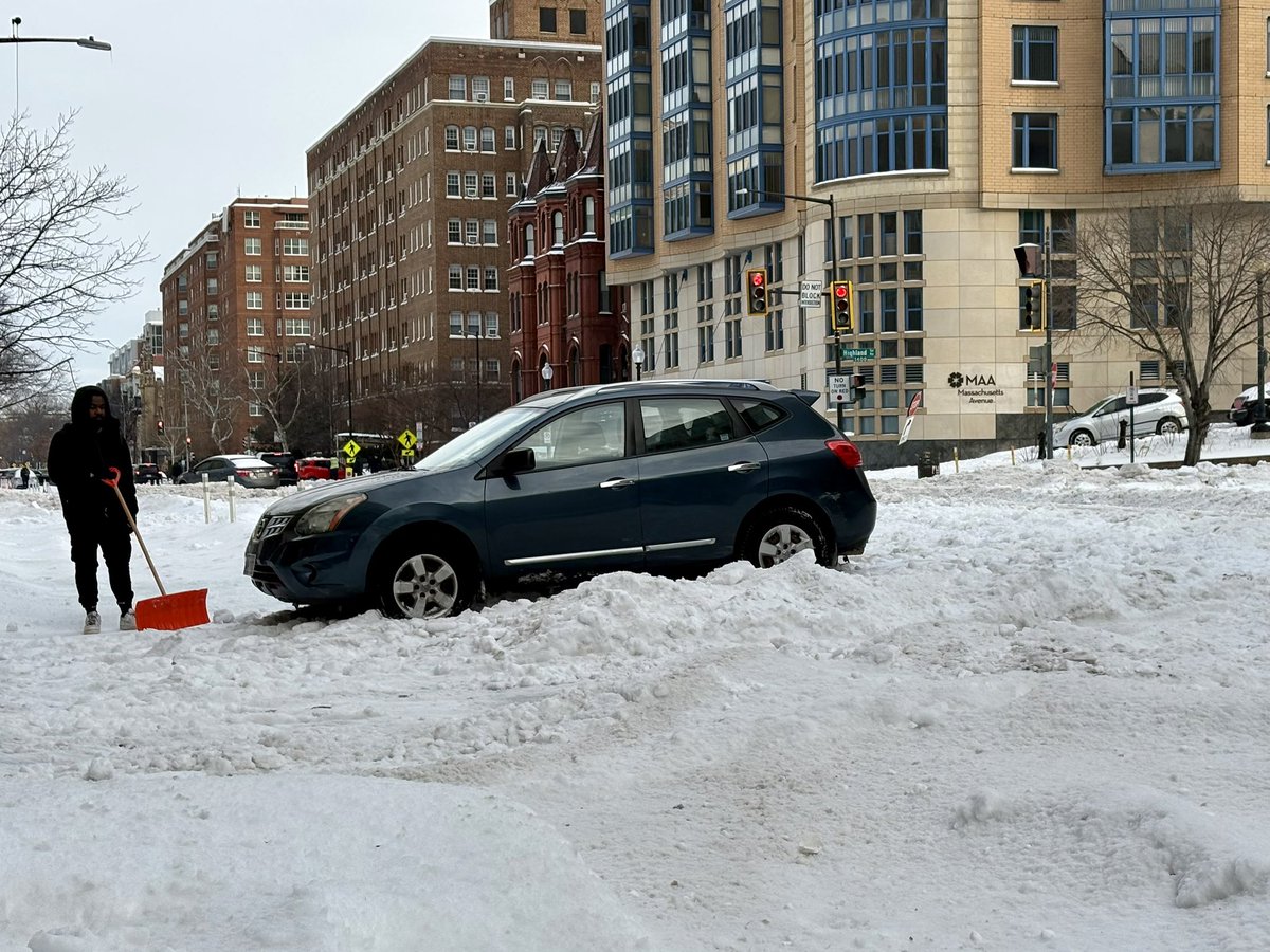 joeflood's tweet photo. Don’t drive in DC today https://t.co/hxEGxW3wjX