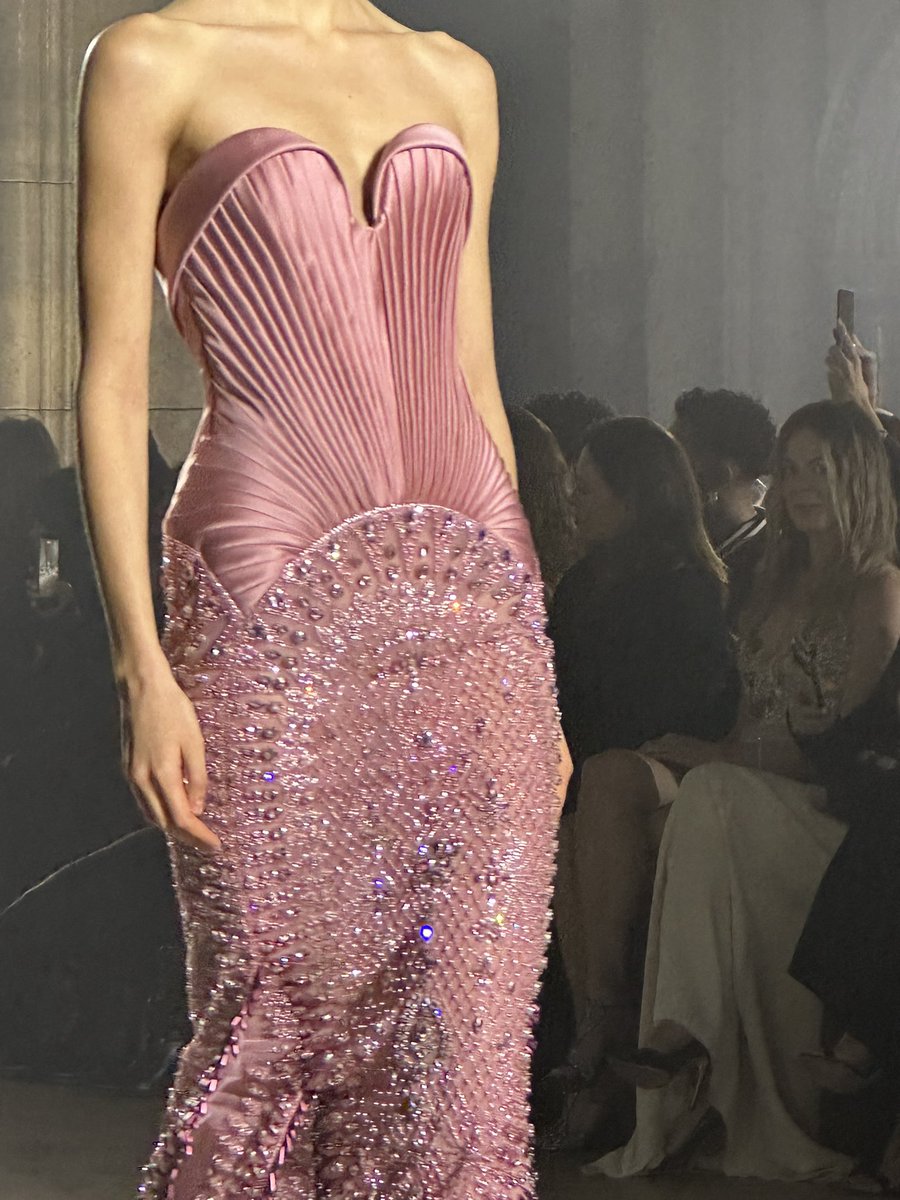 upnextdesigner's tweet photo. slay georges hobeika https://t.co/i9F86kW0mi