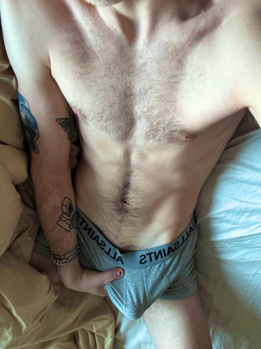 urmansfavalt's tweet photo. to shave or to not https://t.co/FxjIpFzIV0
