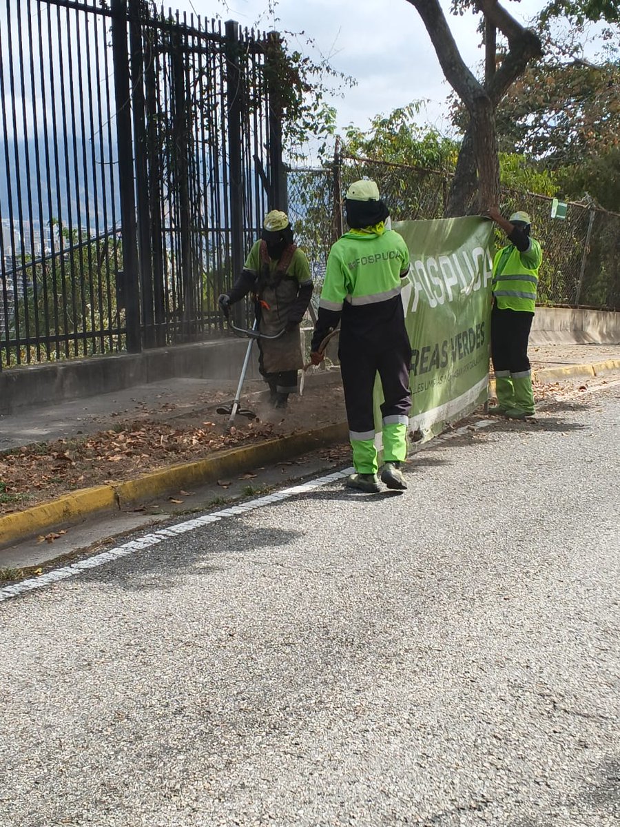 fospuca's tweet photo. Iniciamos la última semana de enero con la agenda repleta de operativos de saneamiento ambiental en el municipio #Baruta.
Hoy lunes #26Enero estamos en la calle El Estanque de #ColinasDeValleArriba, lateral a la Embajada de EEUU.
Las calles limpias no pasan por casualidad🚛 https://t.co/JUfbT9VFoD