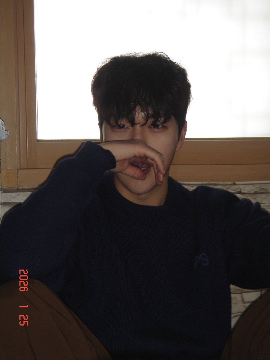 boyhwi's tweet photo. 국밥 나오는거 기다리는중 https://t.co/tzmYKRJRmd