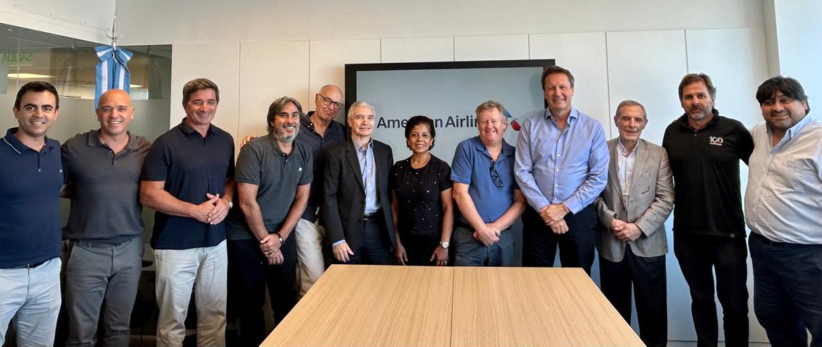 Reunión con American Airlines ✈️🇺🇸
Nos encontramos con Andrés Duncan Paterson y su equipo para conocer los planes de trabajo con el trade para 2026 y el incremento de frecuencias en la región.

Las agencias de viajes seguimos siendo el principal canal de ventas del sector.